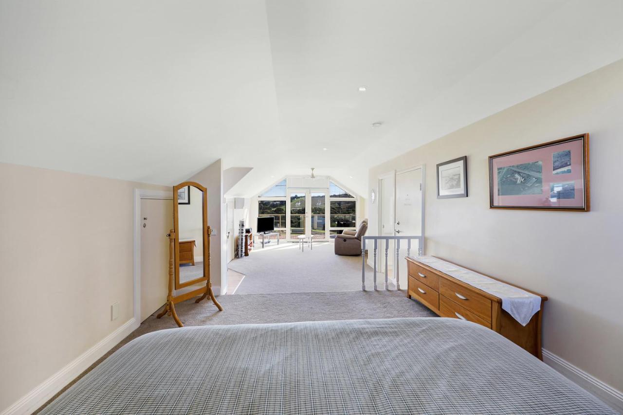 Logans Beach Apartments - The Loft Уорнъмбул Екстериор снимка