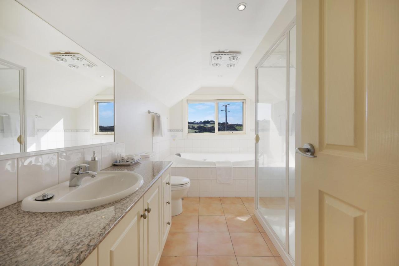 Logans Beach Apartments - The Loft Уорнъмбул Екстериор снимка